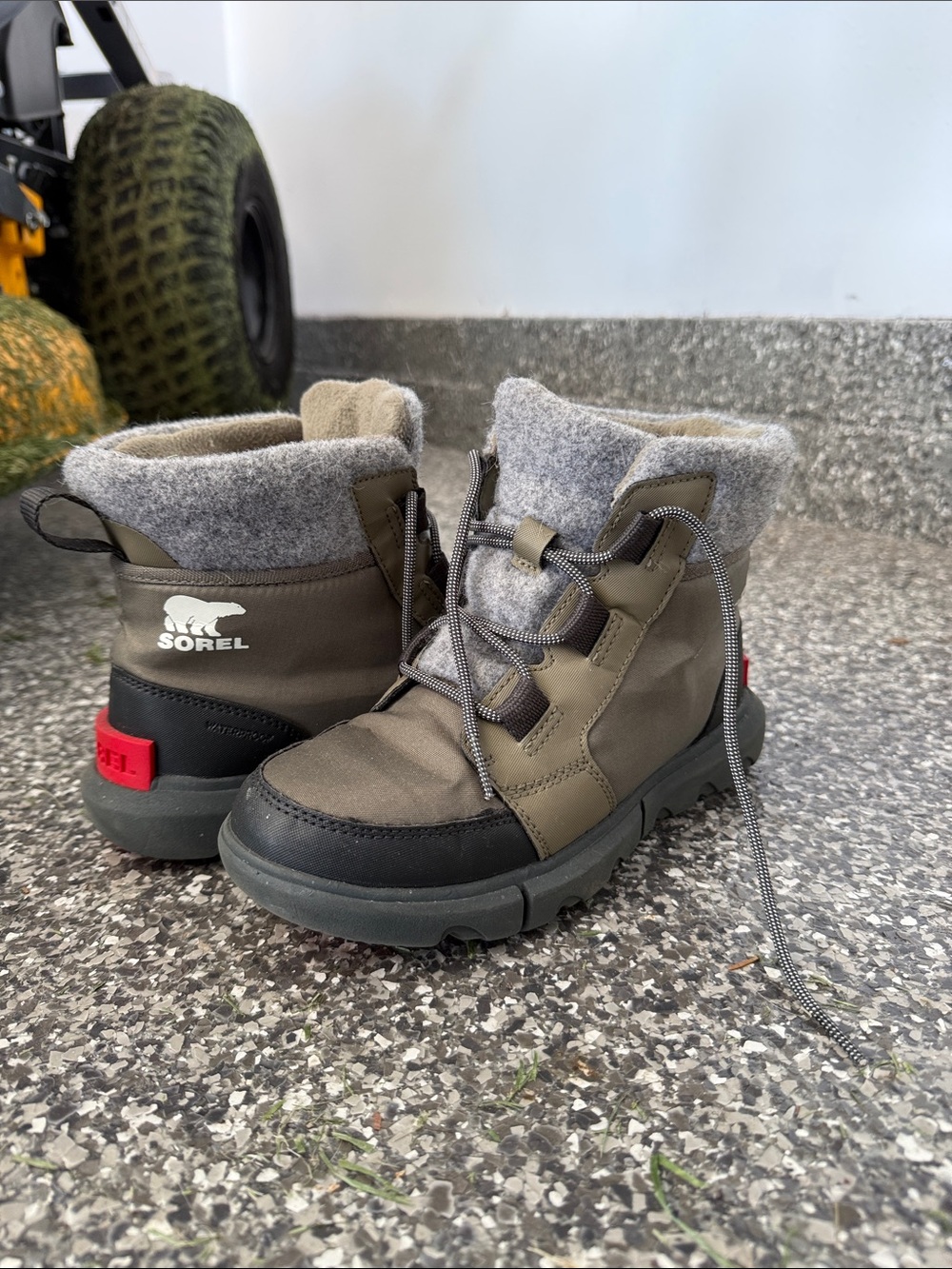 Sorel Women’s Olive Green, Gray & Red Winter Boots